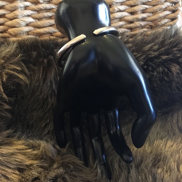 Ladies shiny silver rhinestone accent cuff watch - Picture 4 of 9